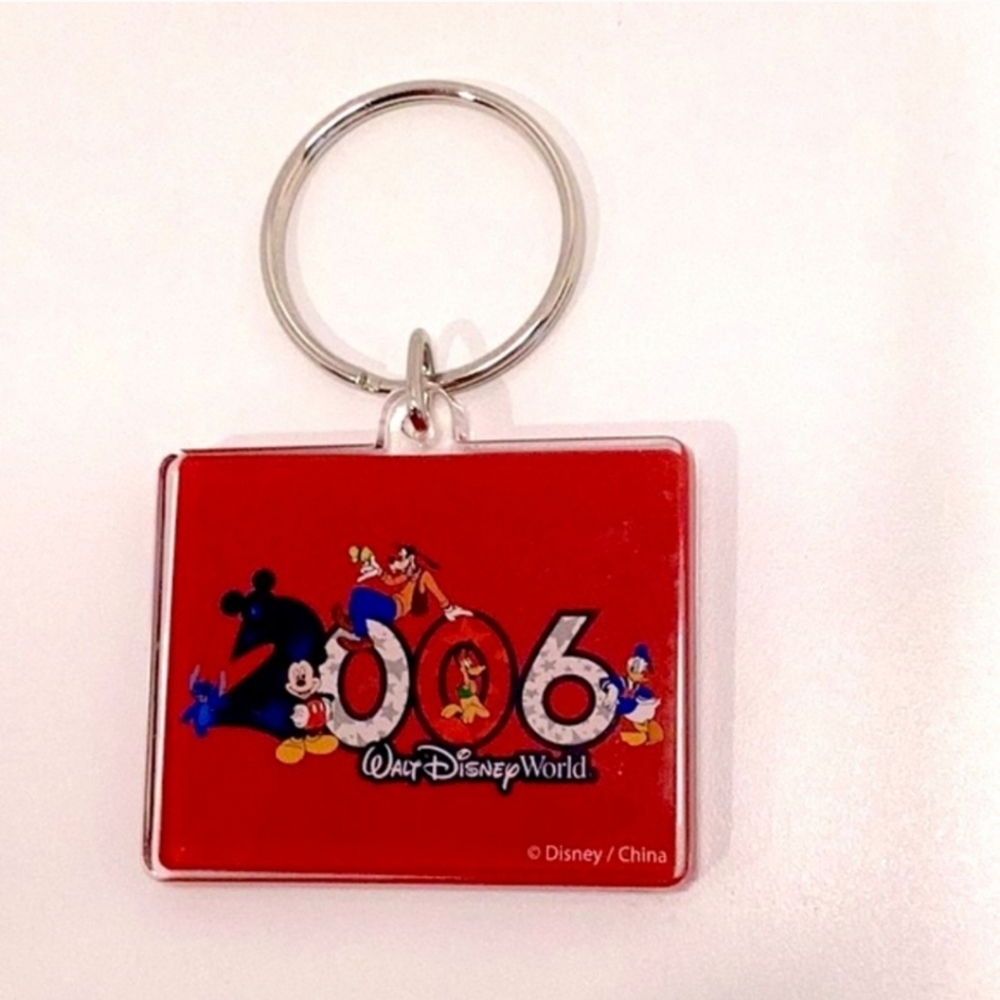 💚 2006 Walt Disney World Key Chain